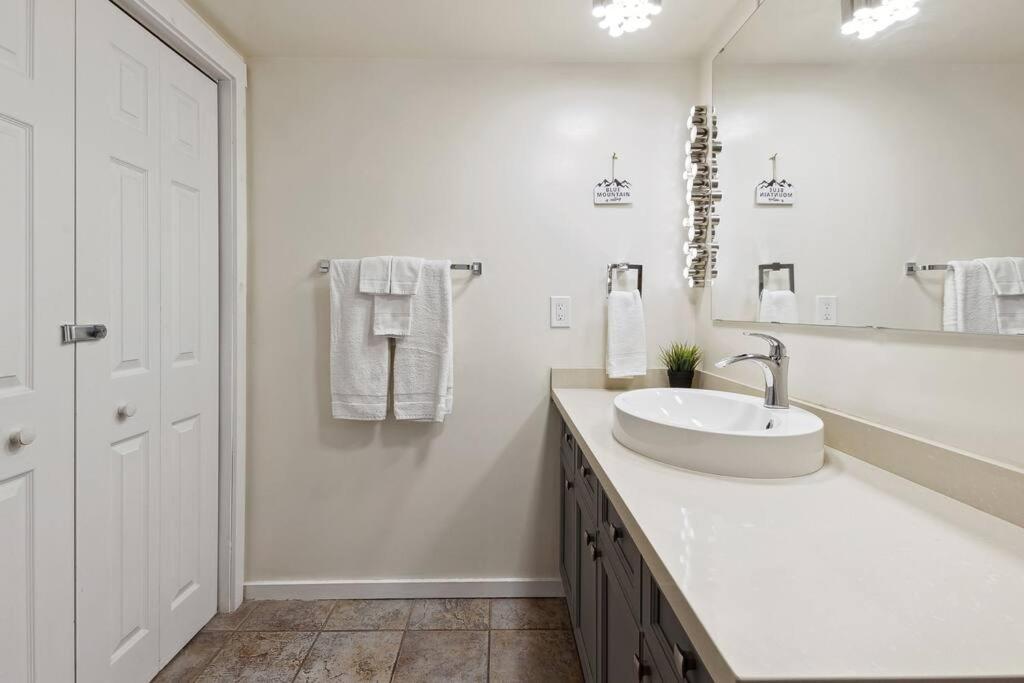 Whispering Pines Escape Apartment Collingwood