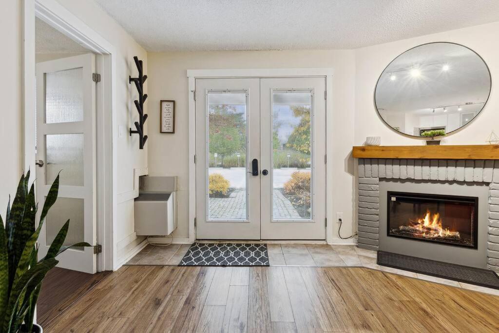 Apartment Whispering Pines Escape *